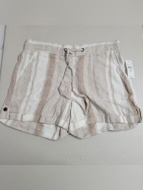 Per Se NWT Living In Lonen Shorts.